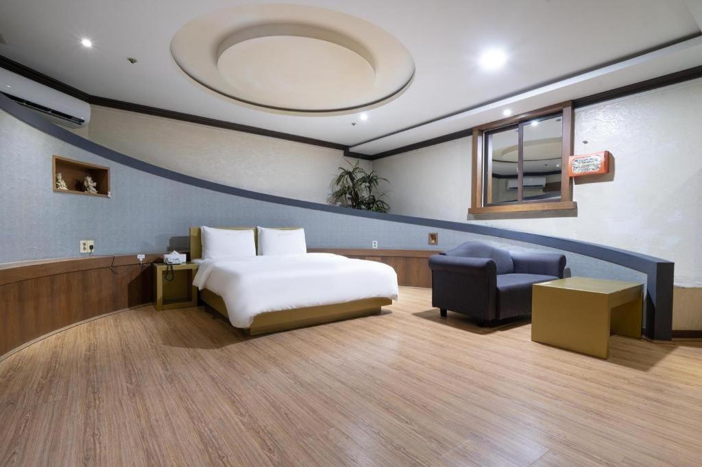 Hotel Head-One Uijeongbu Extérieur photo