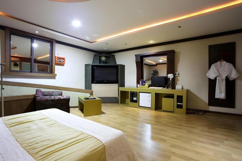 Hotel Head-One Uijeongbu Extérieur photo